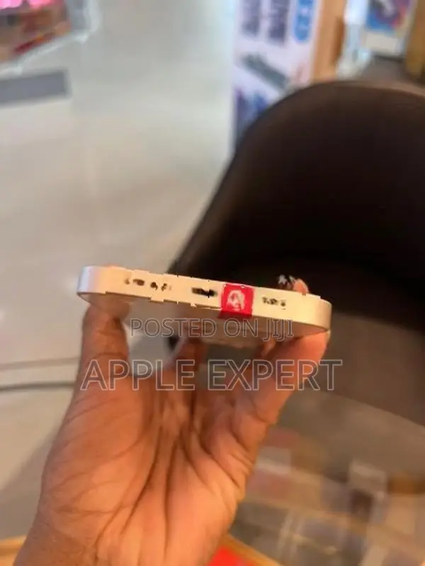 Apple iPhone 13 (Used)