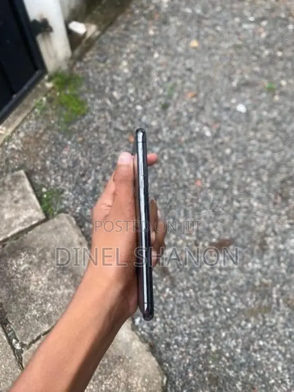 Apple iPhone X (Used)