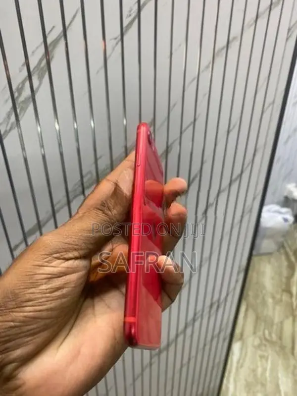 Apple iPhone SE 2 (Used)