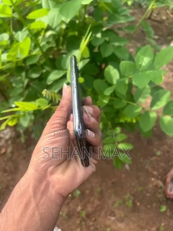 Apple iPhone X (Used)