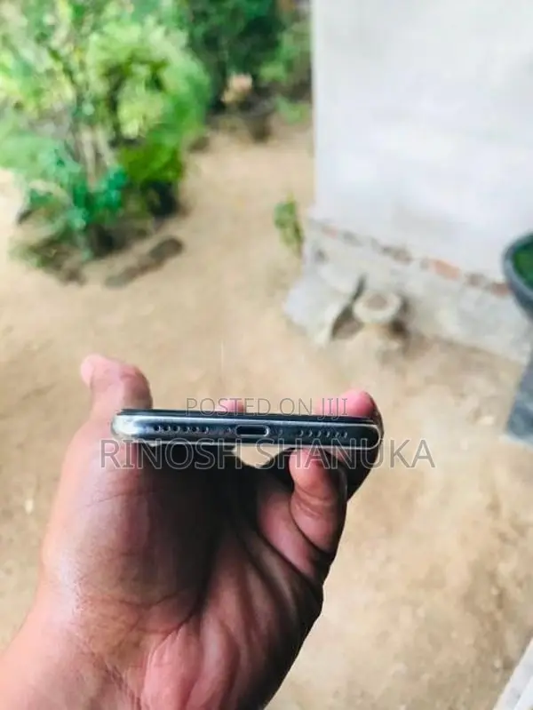 Apple iPhone X (Used)