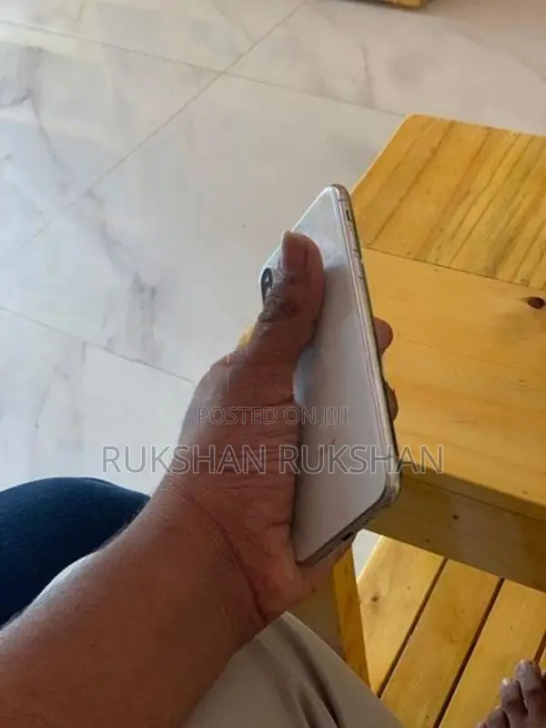 Apple iPhone XS (Used)