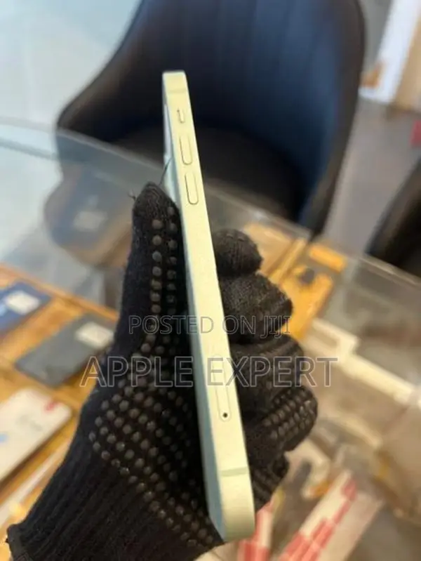 Apple iPhone 12 (Used)