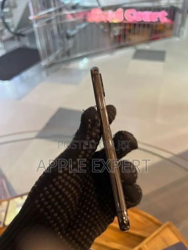 Apple iPhone XS (Used)