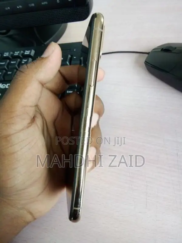 Apple iPhone XS (Used)