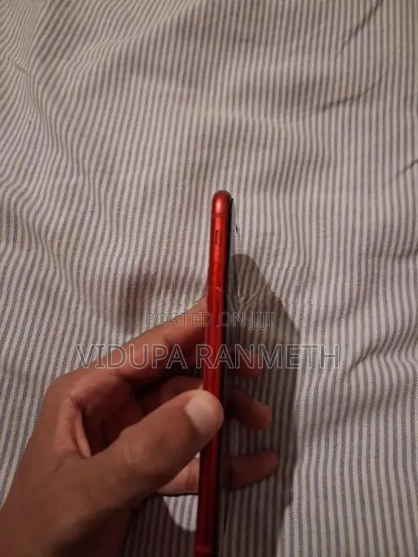 Apple iPhone SE 2 (Used)