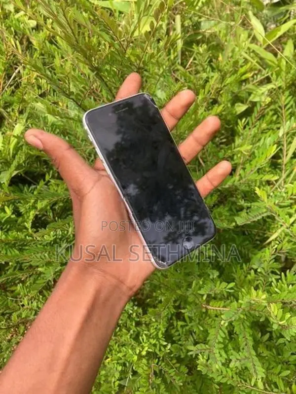 Apple iPhone SE 2 128GB (Used)