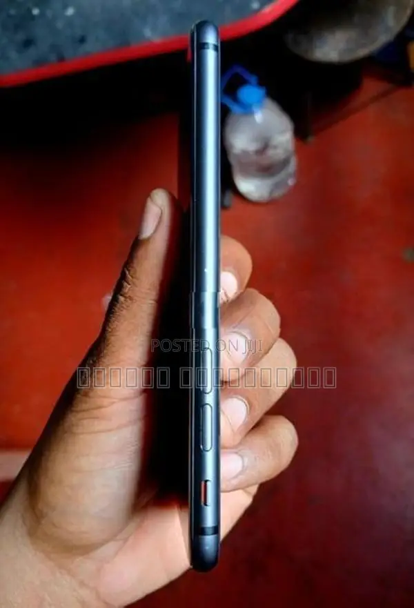 Apple iPhone 8 64GB (Used)