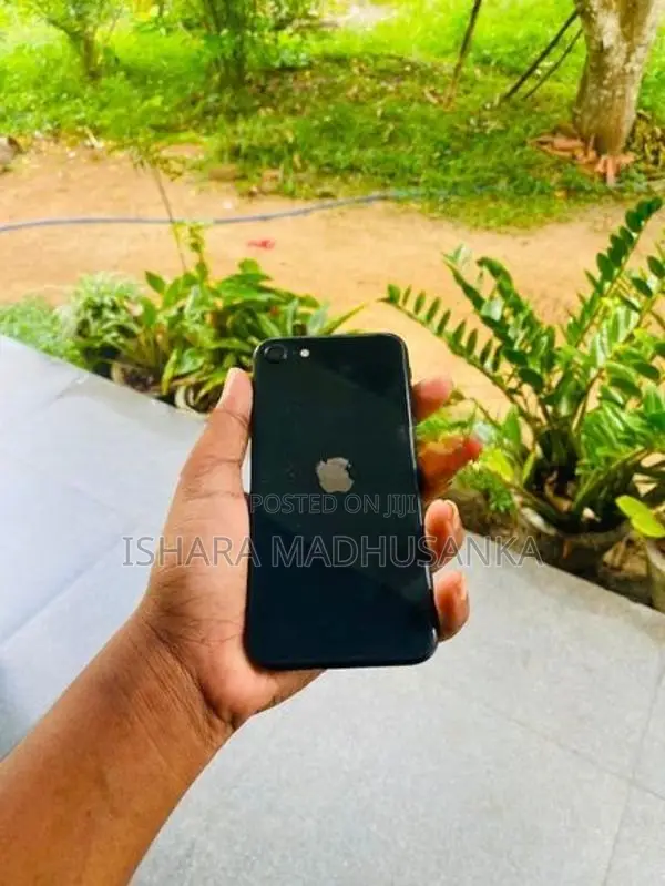 Apple iPhone SE 2 (Used)