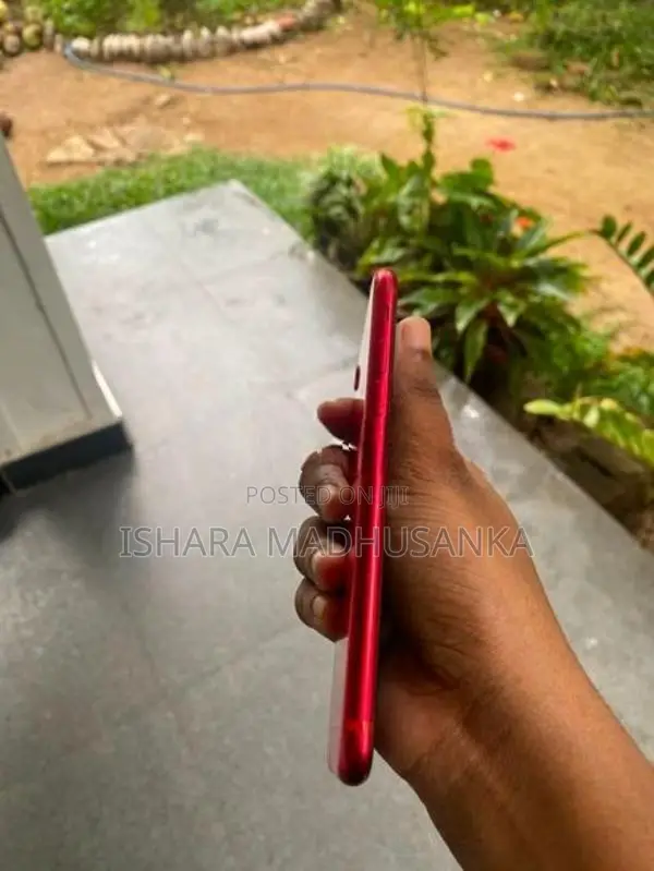 Apple iPhone SE 2 (Used)