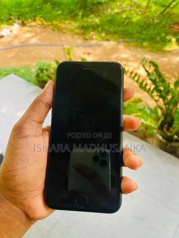 Apple iPhone SE 2 (Used)