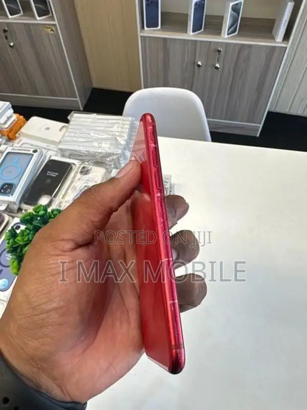 Apple iPhone SE 2 (Used)