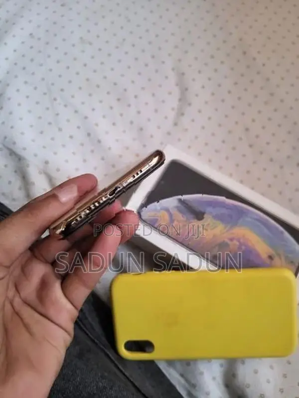 Apple iPhone XS (Used)