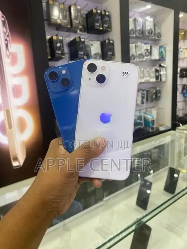 Apple iPhone 13 (Used)