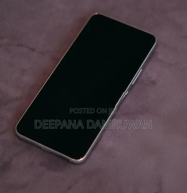 Samsung Galaxy S22 (Used)
