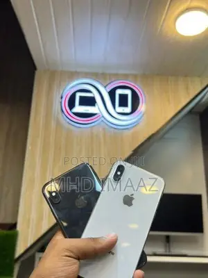 Apple iPhone XS (Used)