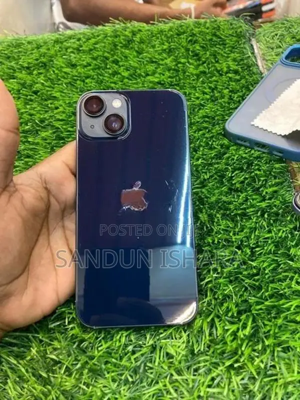 Apple iPhone 13 (Used)