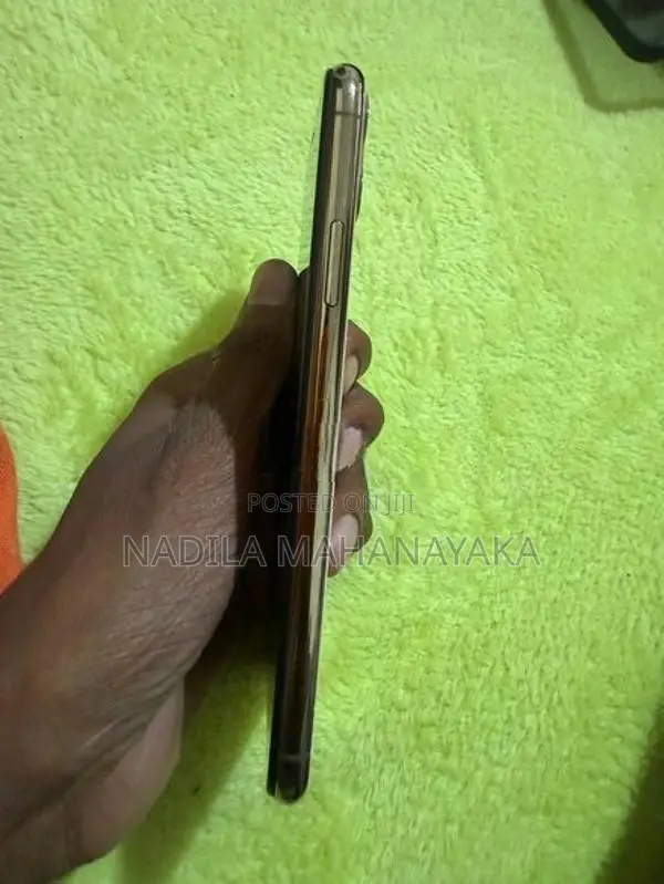 Apple iPhone 11 Pro Max (Used)