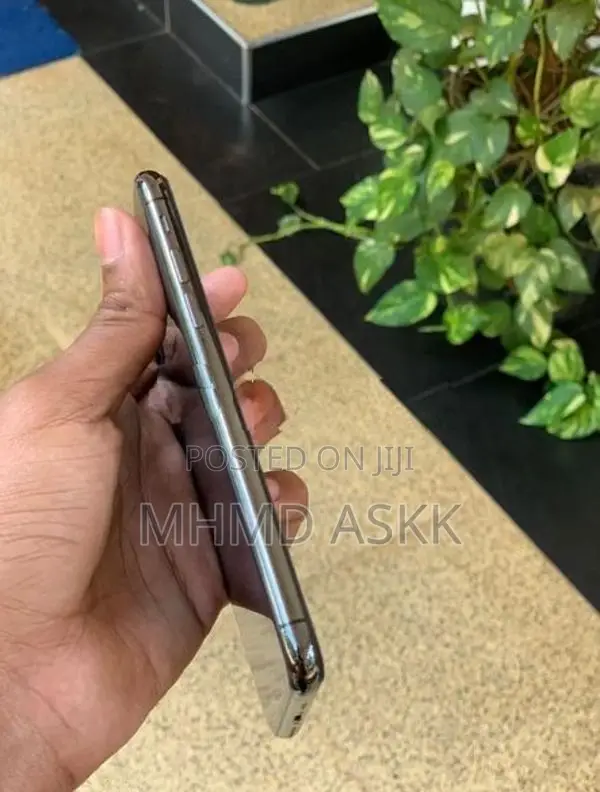 Apple iPhone XS (Used)