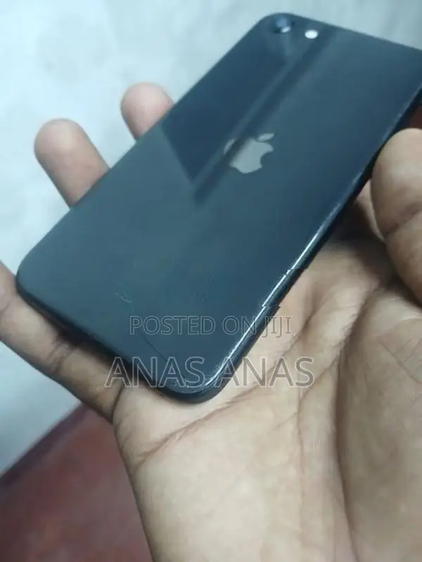 Apple iPhone SE (Used)