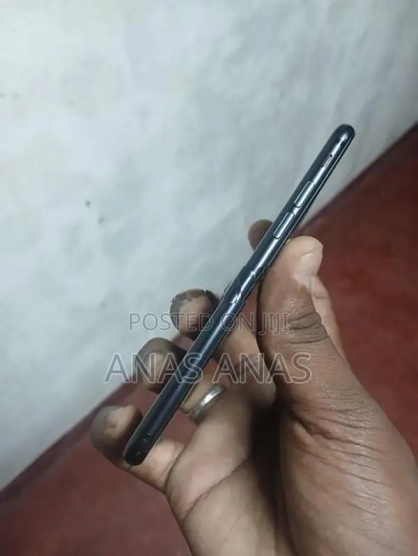 Apple iPhone SE (Used)