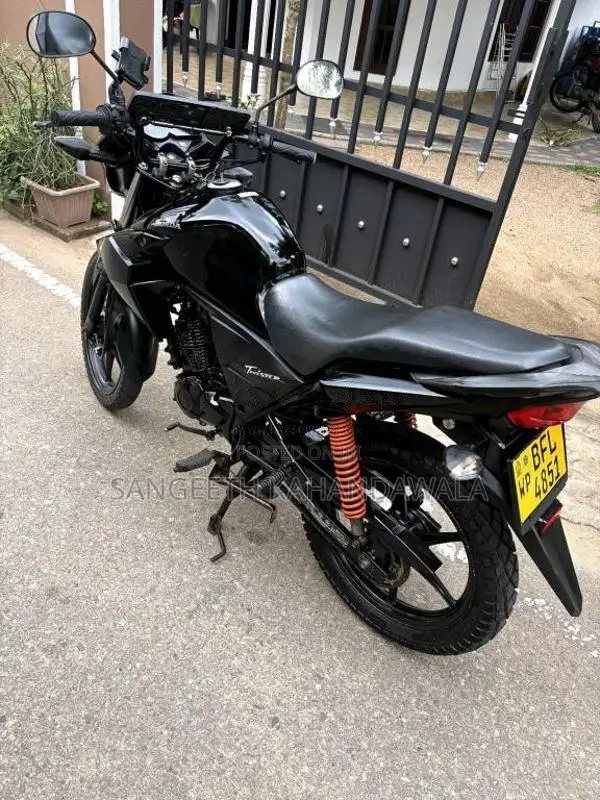 Honda Cb Twister 2017 Motorbike (Used)