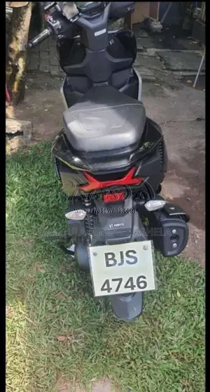 Hero Xoom110 2025 Motorbike (Used)