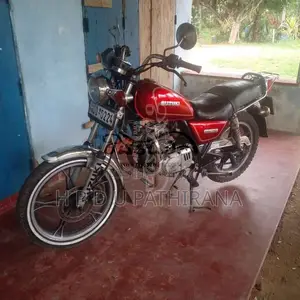 Suzuki GN125 2004 Motorbike (Used)