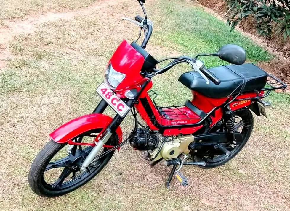 Kinetic Zoom 2022 Motorbike (Used)