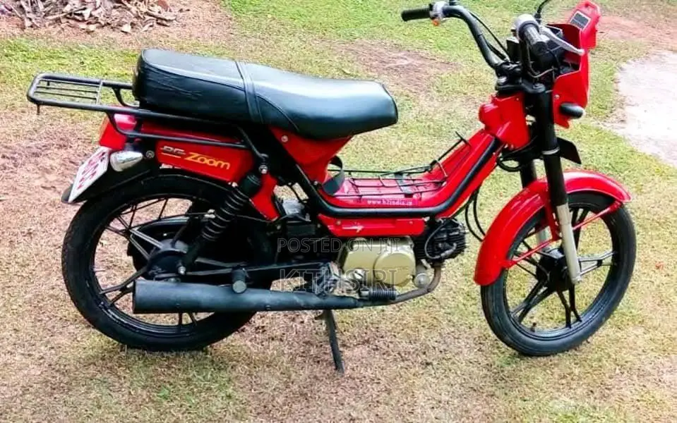Kinetic Zoom 2022 Motorbike (Used)