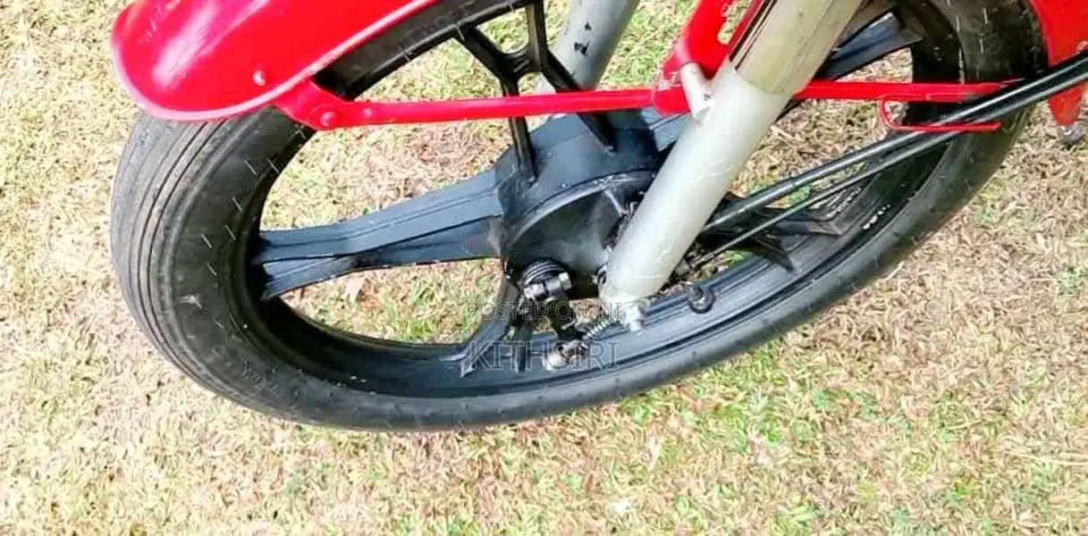 Kinetic Zoom 2022 Motorbike (Used)