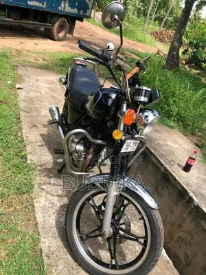 Suzuki GN125 2000 Motorbike (Used)