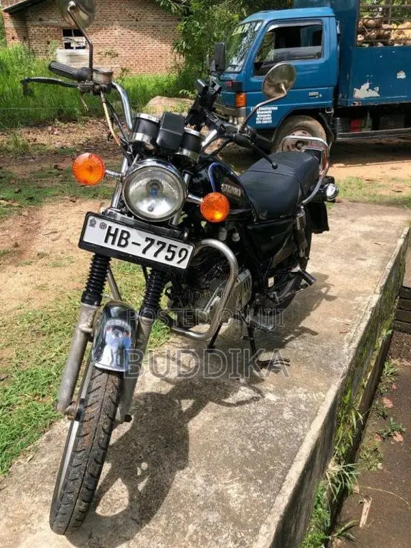 Suzuki GN125 2000 Motorbike (Used)