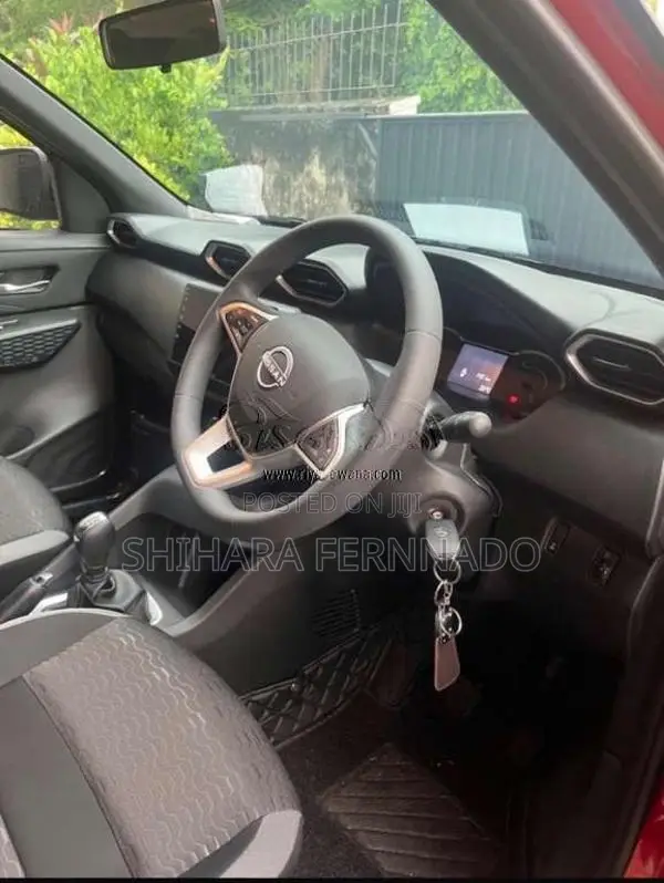 Nissan Magnite 2025 SUV (Used)