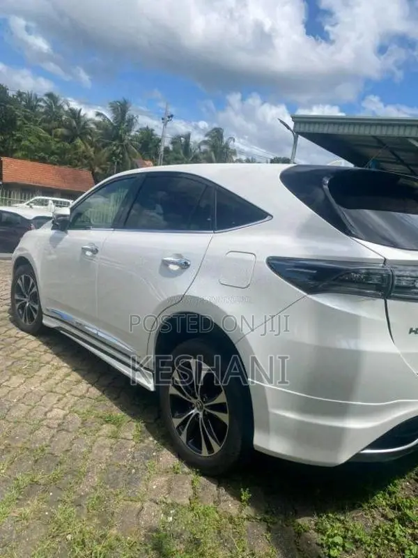 Toyota Harrier 2016 SUV (Used)