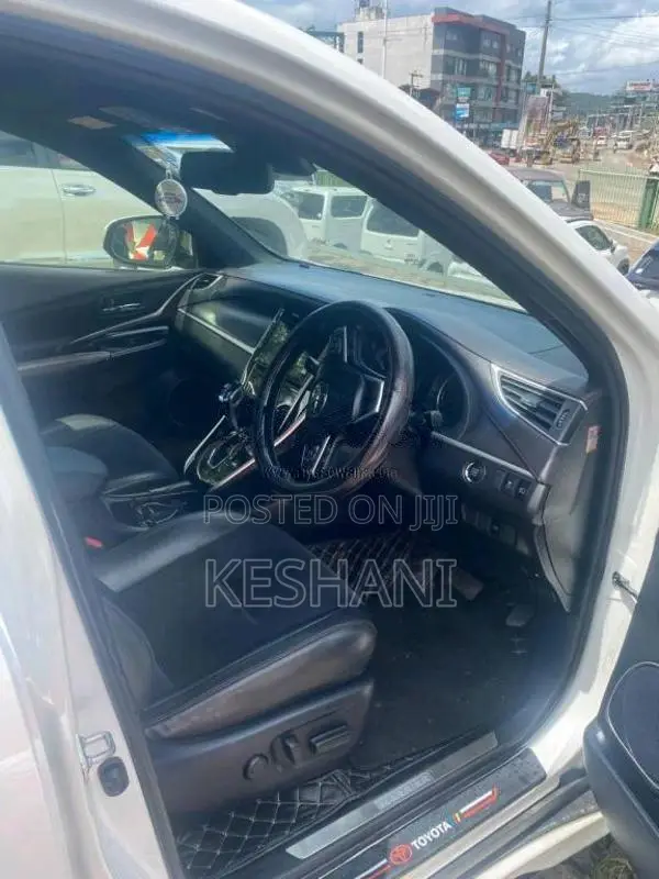 Toyota Harrier 2016 SUV (Used)