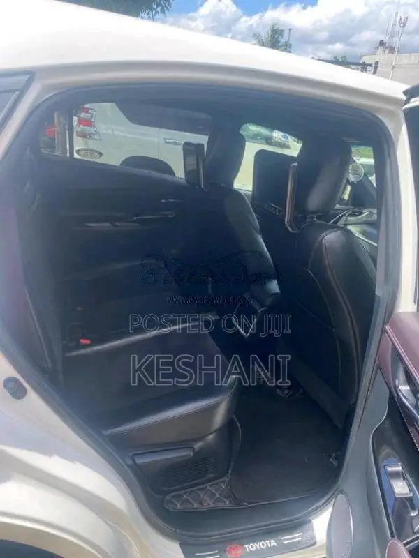 Toyota Harrier 2016 SUV (Used)