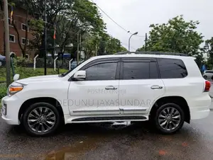 Toyota Land Cruiser 2013 SUV (Used)