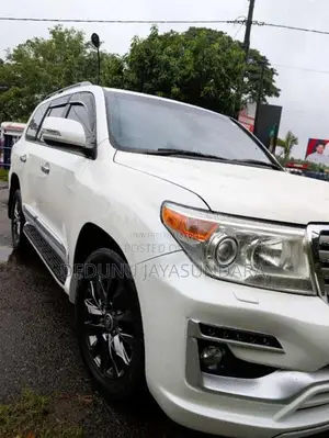 Toyota Land Cruiser 2013 SUV (Used)