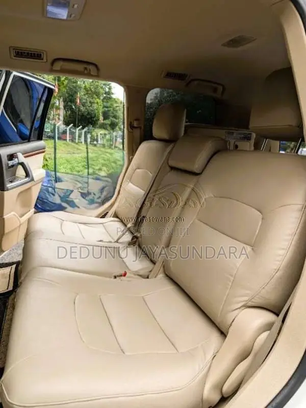 Toyota Land Cruiser 2013 SUV (Used)