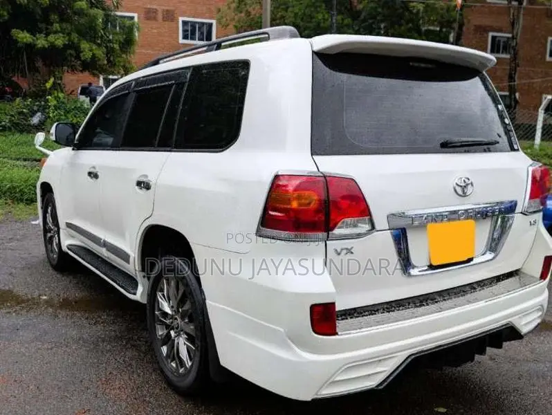 Toyota Land Cruiser 2013 SUV (Used)