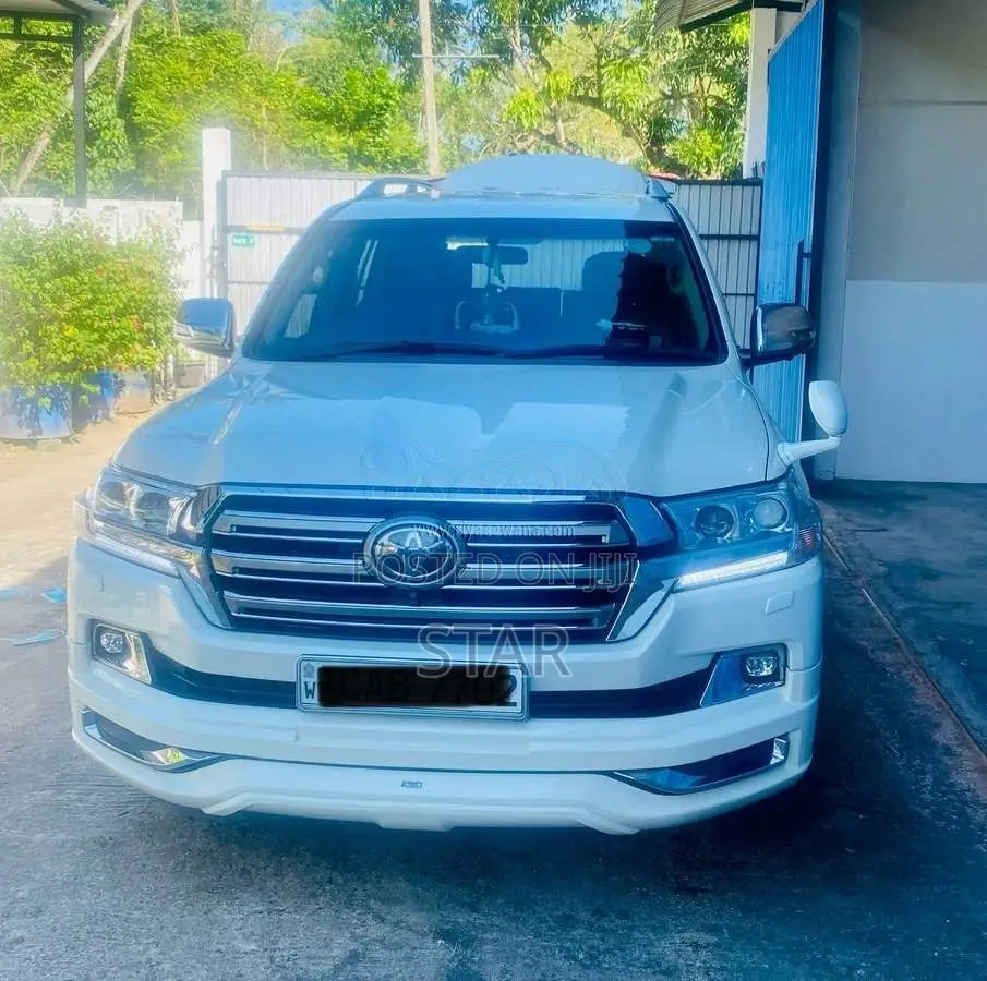 Toyota Land Cruiser 2013 SUV (Used)