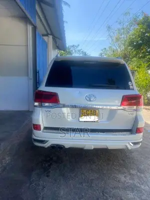 Toyota Land Cruiser 2013 SUV (Used)
