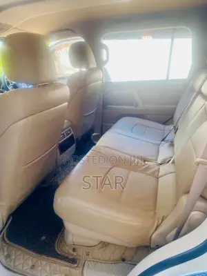 Toyota Land Cruiser 2013 SUV (Used)