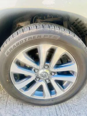Toyota Land Cruiser 2013 SUV (Used)