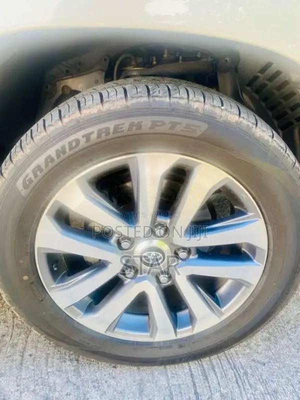 Toyota Land Cruiser 2013 SUV (Used)