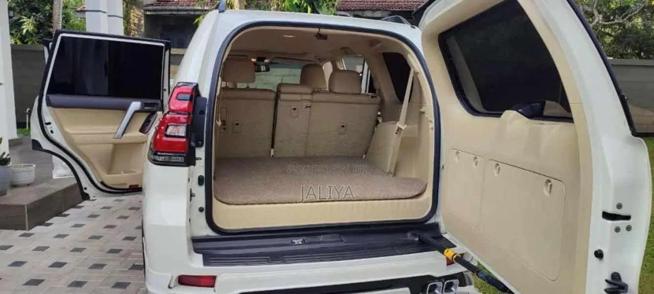 Toyota Land Cruiser 2013 SUV (Used)