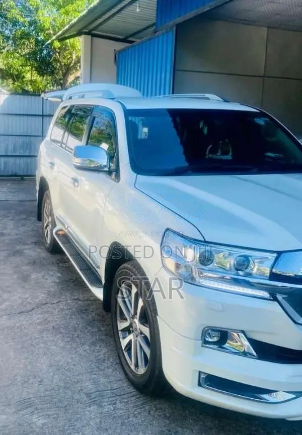 Toyota Land Cruiser 2013 SUV (Used)