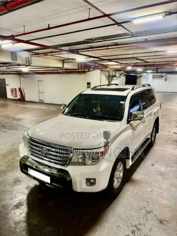 Toyota Land Cruiser V8 2011 SUV (Used)