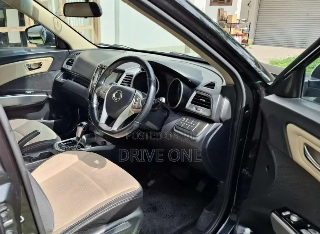 Micro Tivoli 2015 SUV (Used)